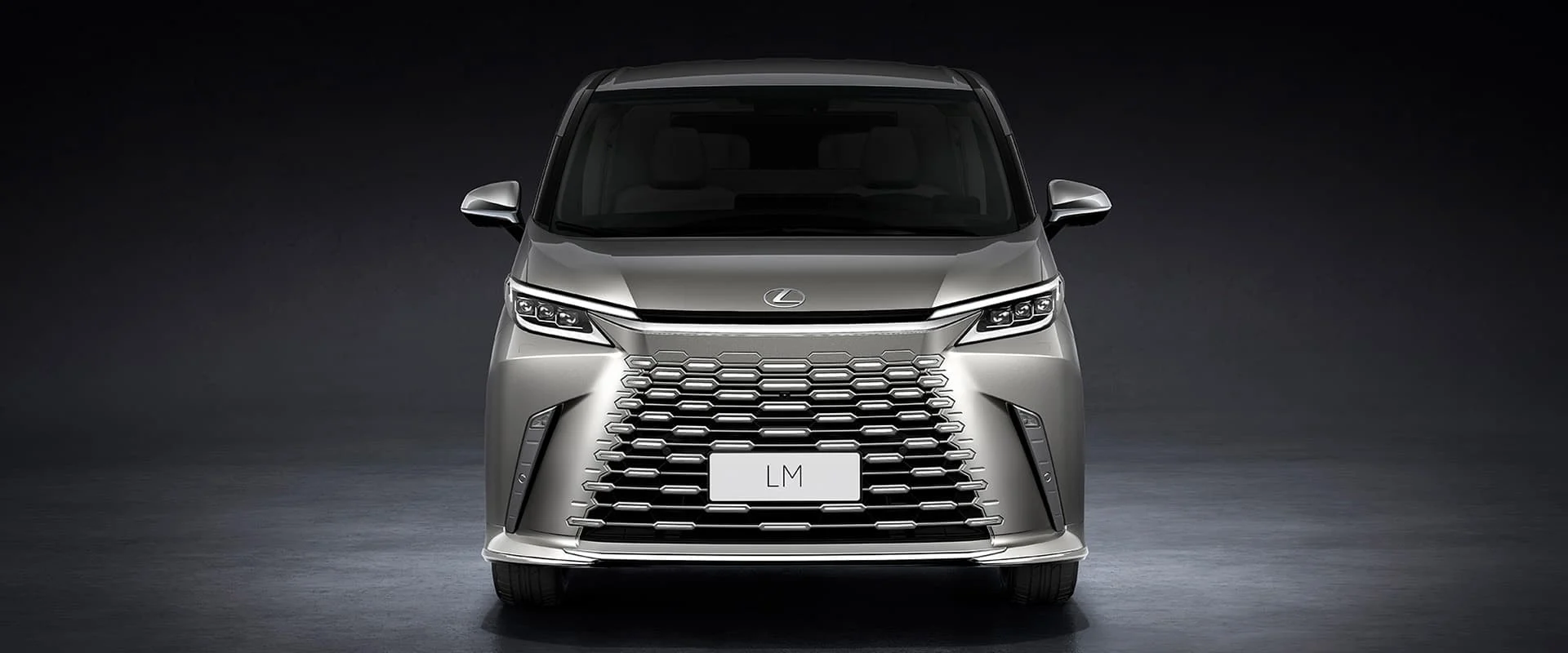 Lexus LM 500h (4 chỗ)