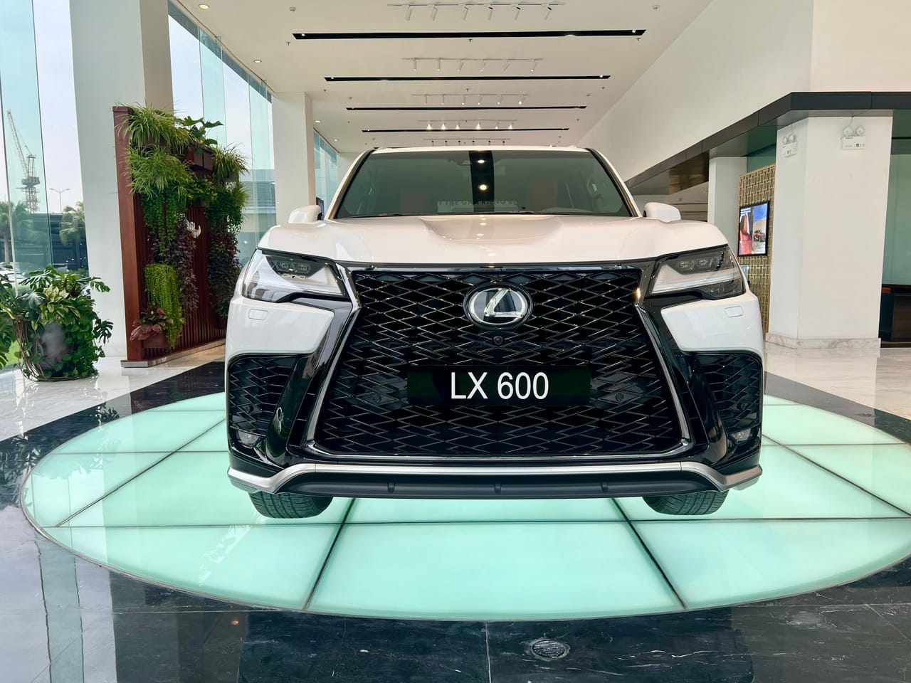 Lexus LX600
